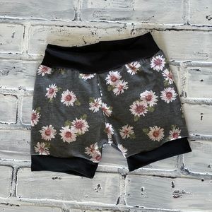 Heathered Daisy Shorts